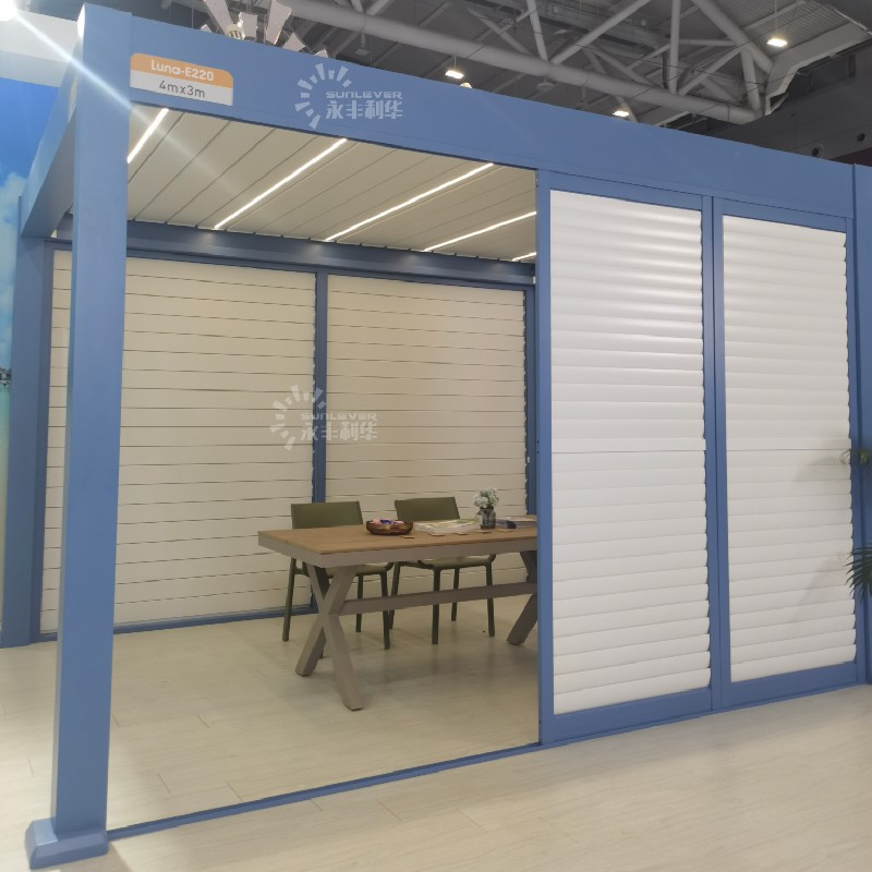 Custom Made Gazebo Pergola Bioclimatique Aluminium (1)