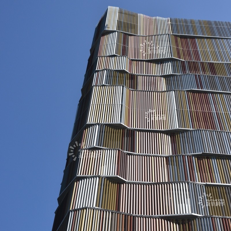 Decorative Vertical Shade And Louver Wall In Building (1)