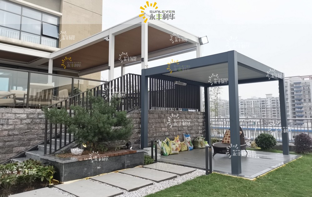 E170 (2).jpg Enhance your restaurant with SunLever pergola bioclimatica