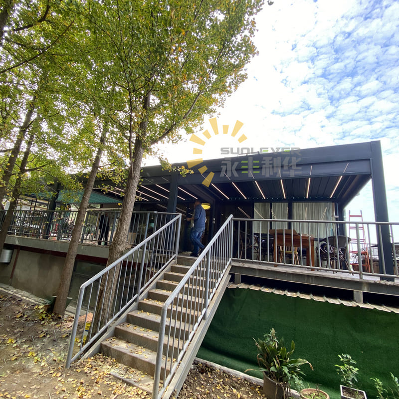 Modern Electric Aluminium Louver Pergola Roof On Deck