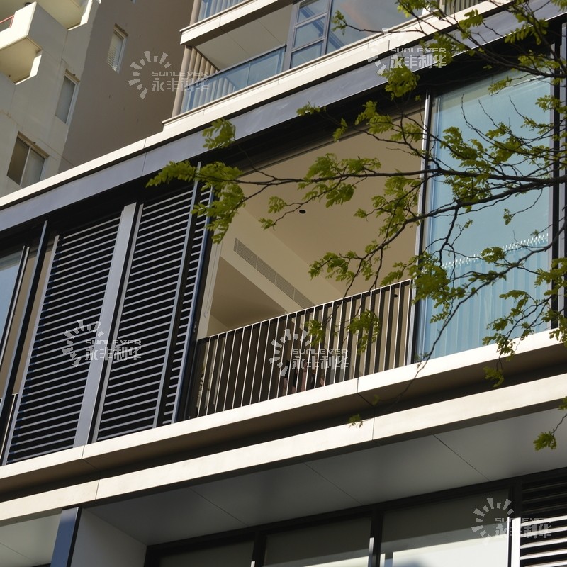 Outdoor Fixed Aluminium Vertical Aerofoil Louvres (1)